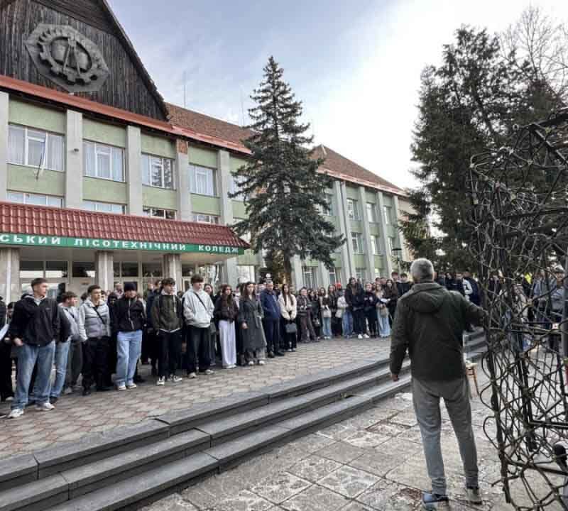 Тринадцятий рік поспіль нашу землю захищають від лютого ворога  – ЗСУ.